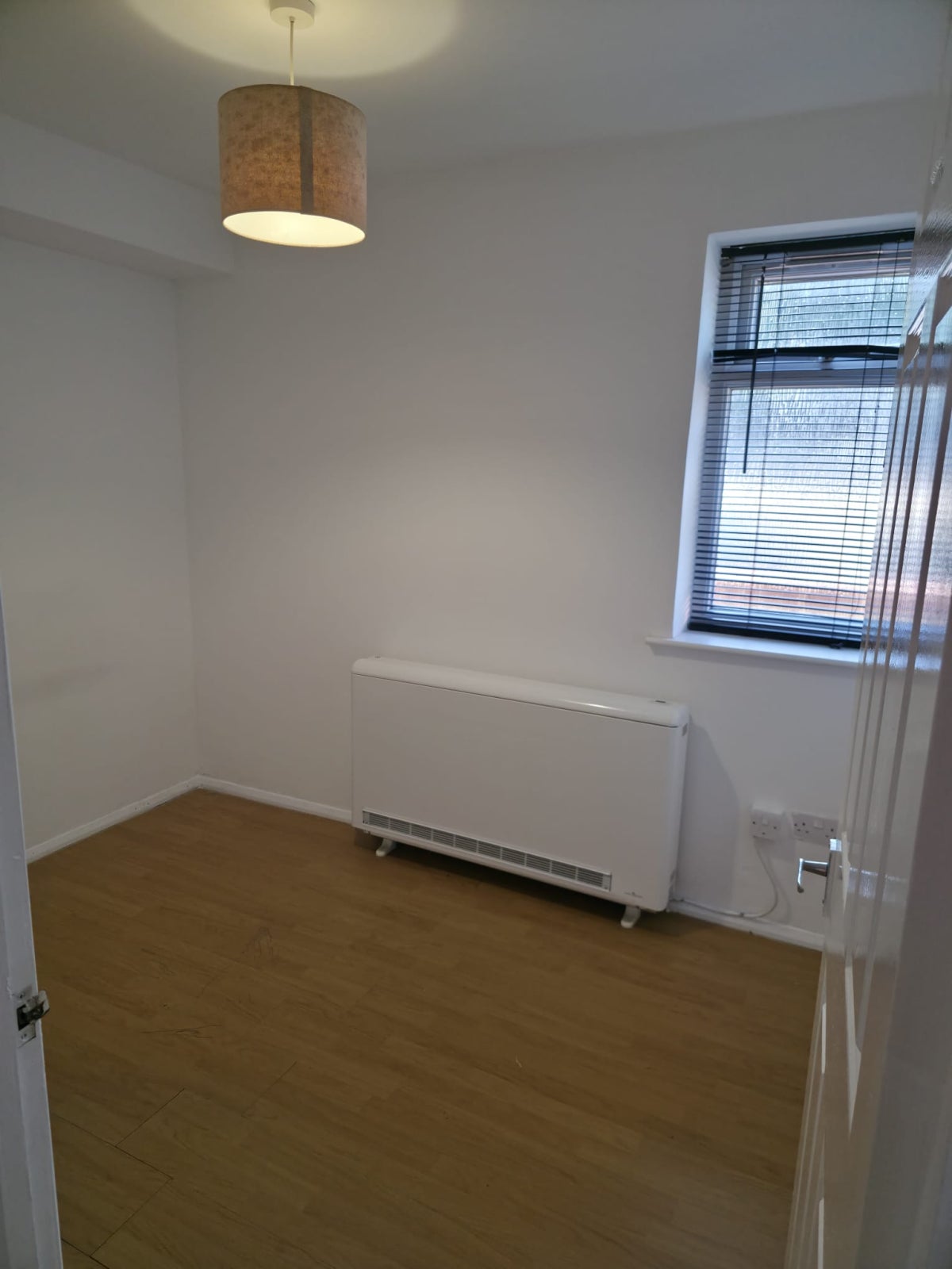 Flat Oakhill Road in Greater London