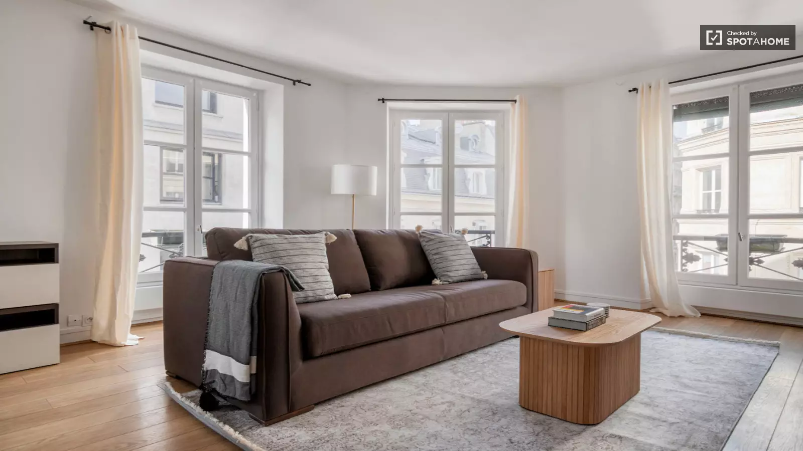 Flat Rue d'Astorg in Paris