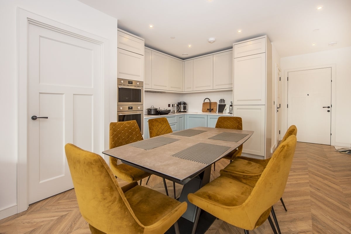 Flat Wheatfield Way in Greater London