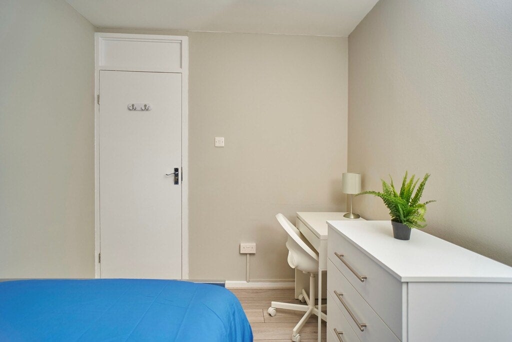 Room Jodrell Road in Greater London