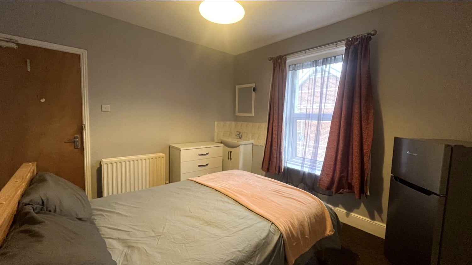 Room Albert Road in Poole