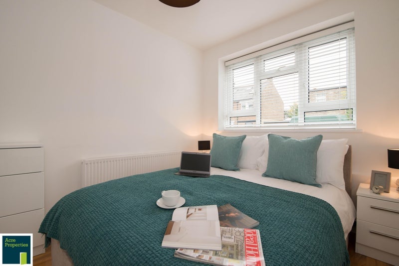 Flat Reynolds Road in Greater London