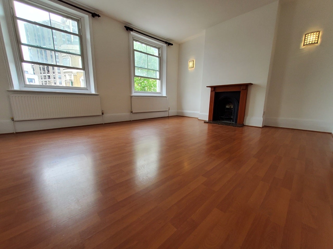 Flat Coldharbour Lane in Greater London