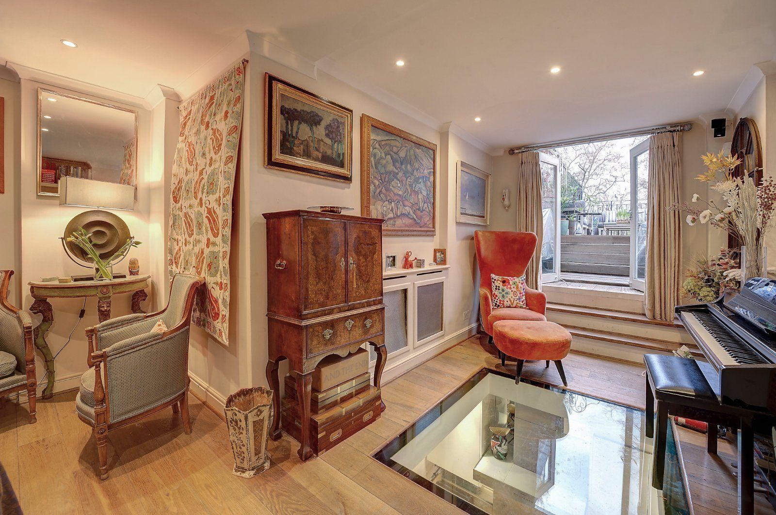House Lansdowne Road in Greater London