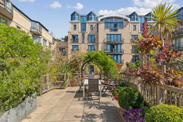 Flat Kensington Gardens Square in City of Westminster