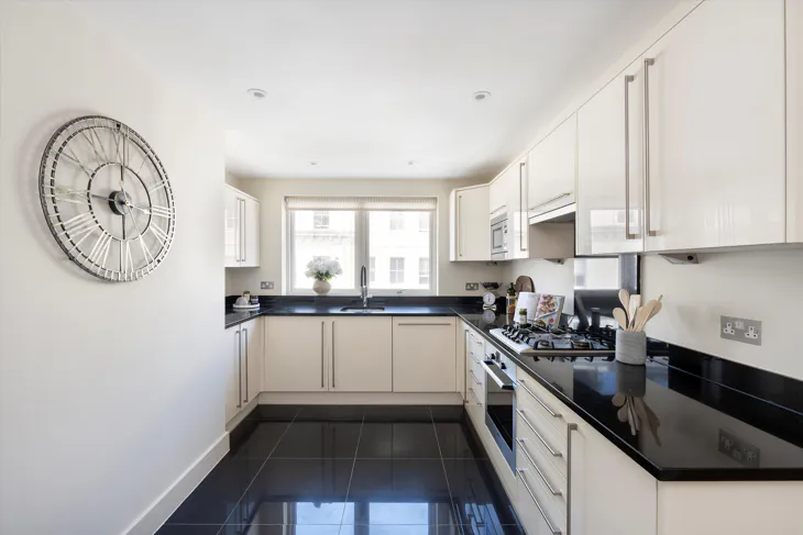 Flat Kensington Gardens Square in City of Westminster