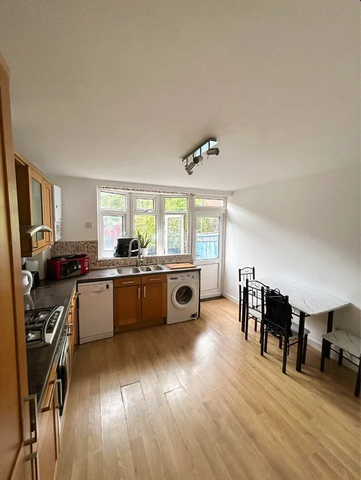 Room Fawcett Close in Greater London