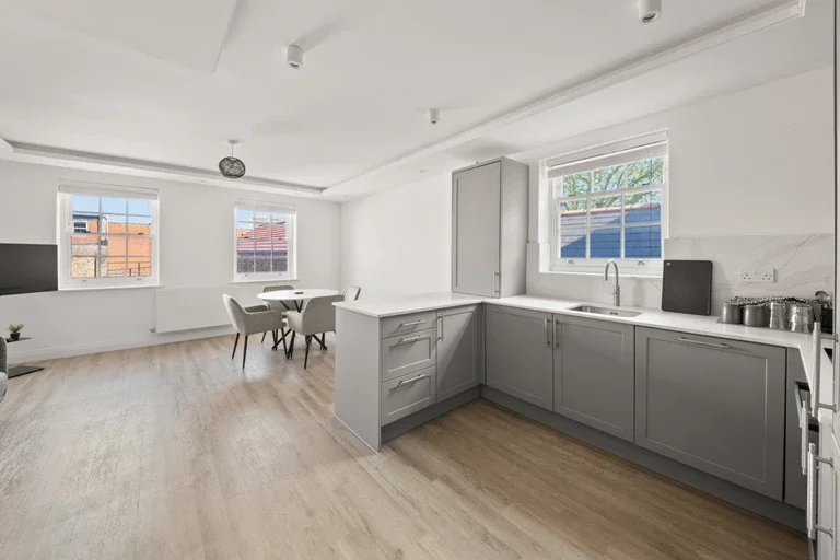 Flat Uxbridge Road in Greater London