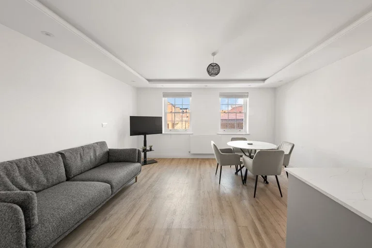 Flat Uxbridge Road in Greater London