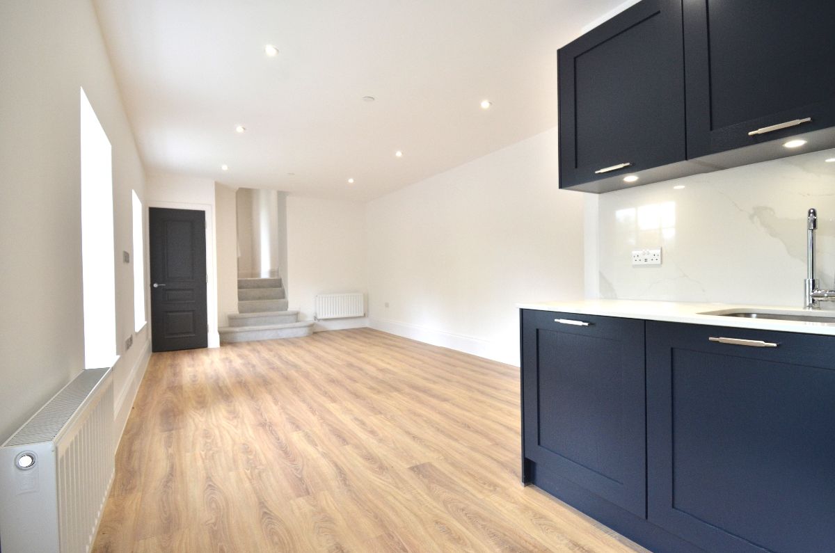 Flat Ashwells Road in Brentwood