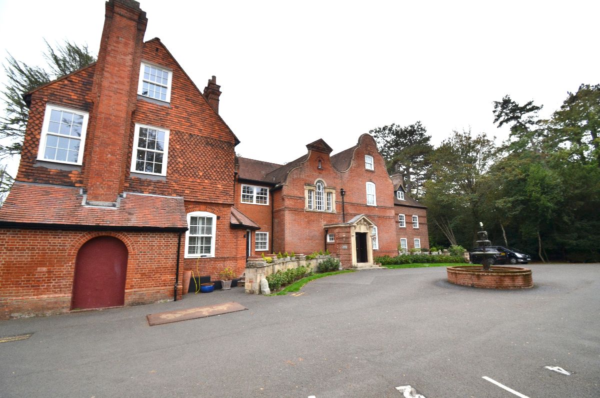 Flat Ashwells Road in Brentwood