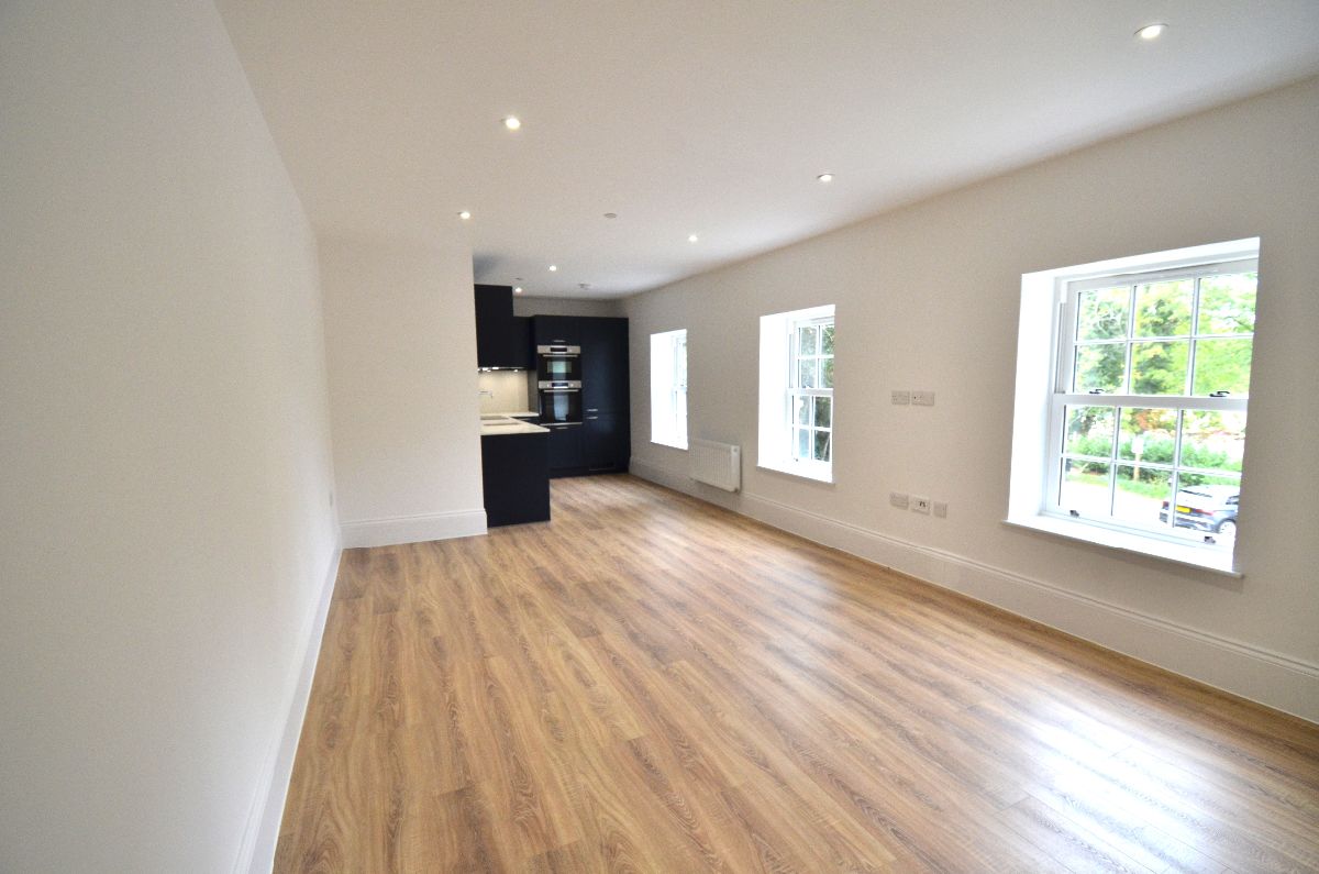 Flat Ashwells Road in Brentwood