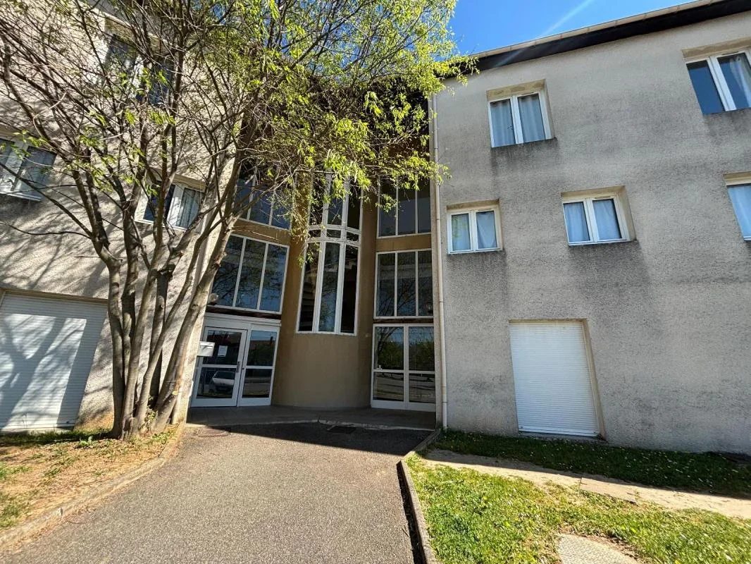 Flat Rue Louis Aragon in Valence