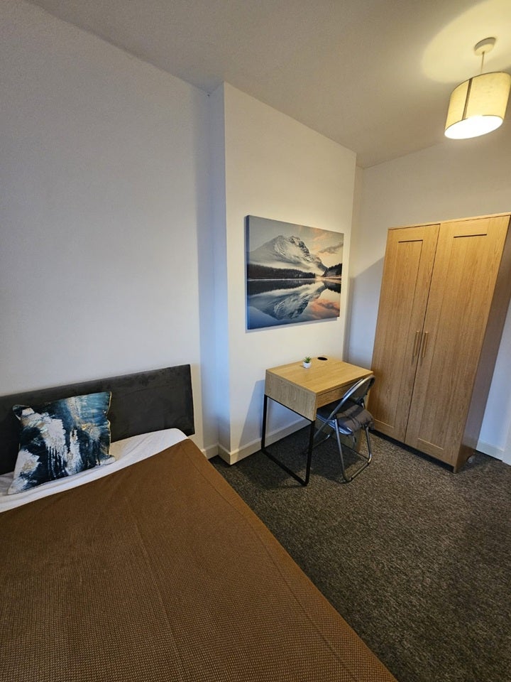 Room Commercial Road in Bournemouth