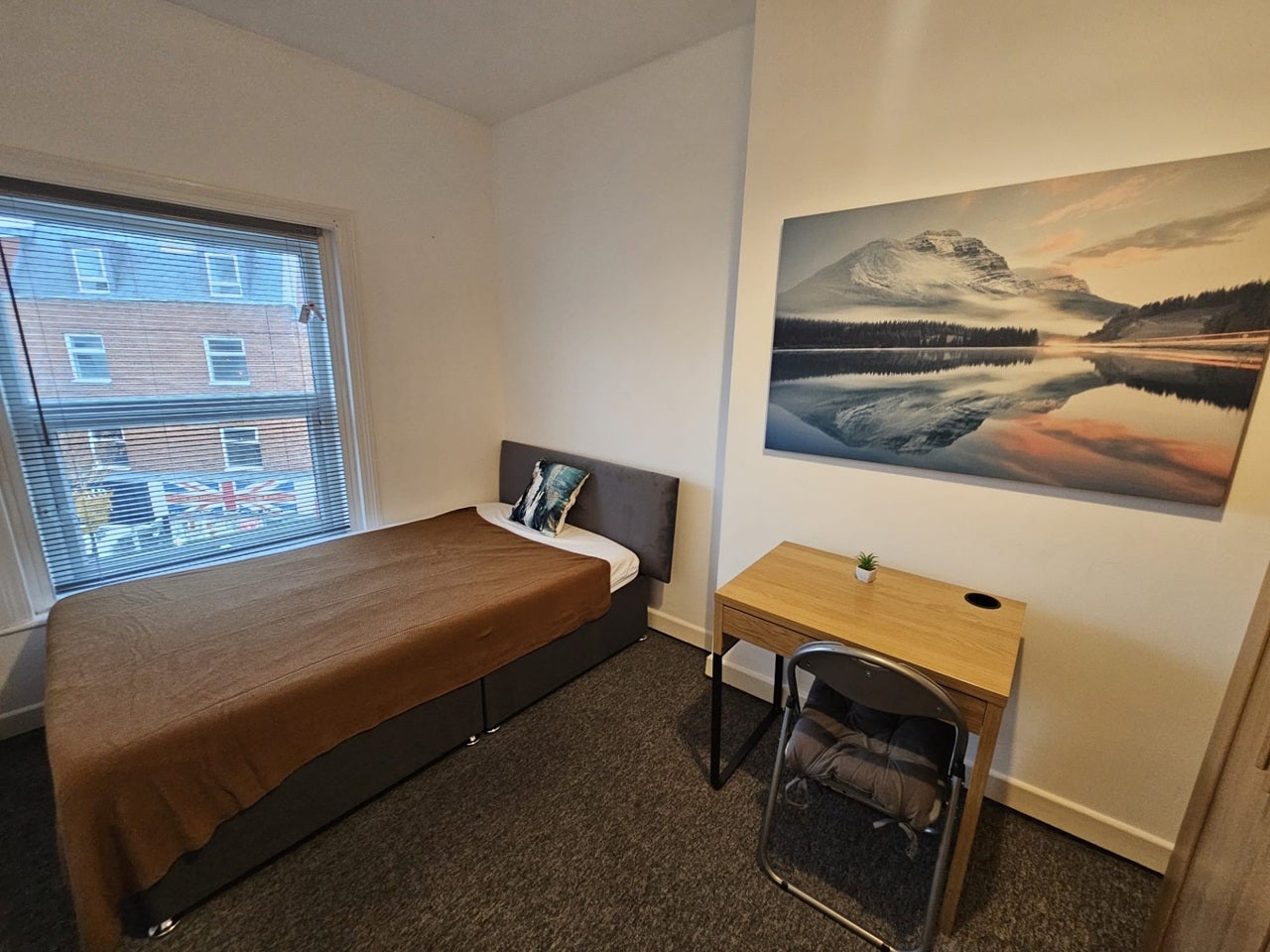 Room Commercial Road in Bournemouth