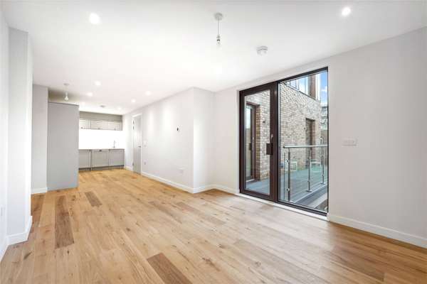 Flat Battersea High Street in Greater London