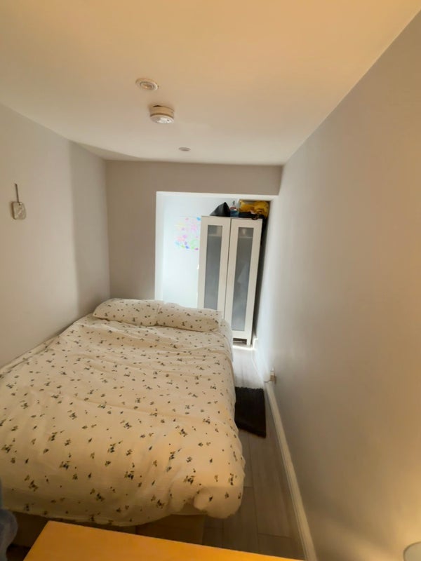 Room Chepstow Road in City of Westminster