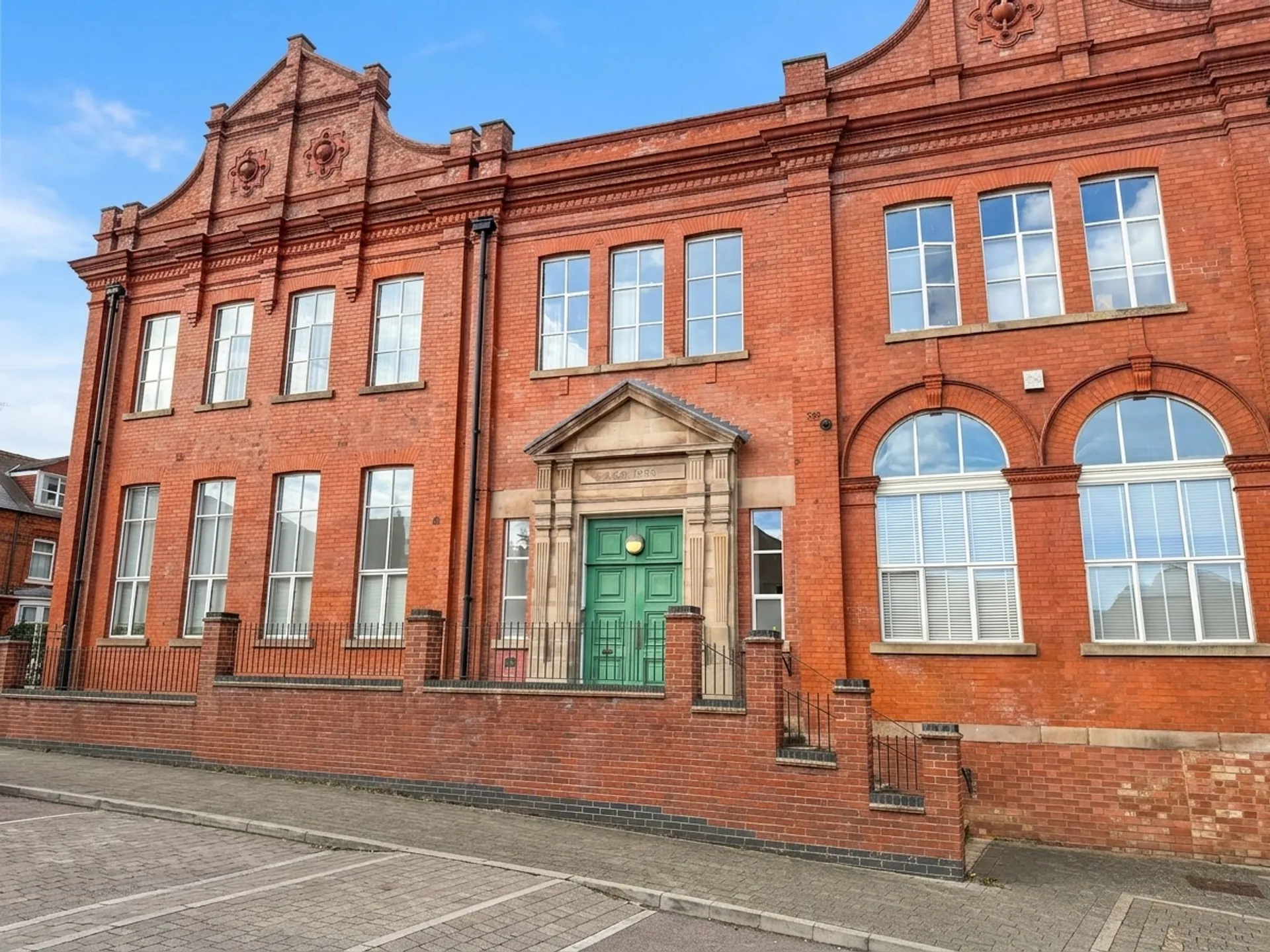 Flat Knighton Fields Road East in Leicester