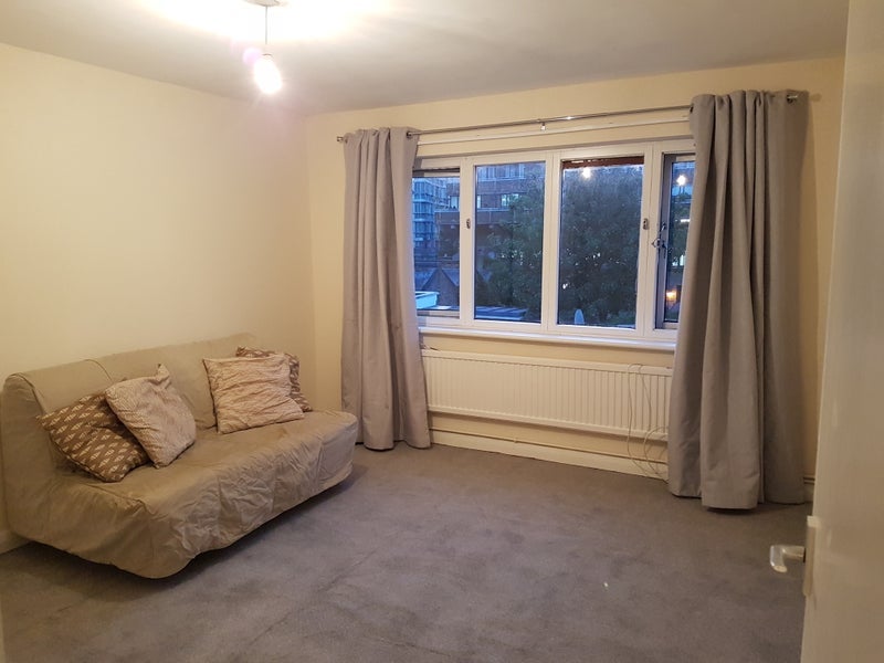Room West Cromwell Road in Greater London