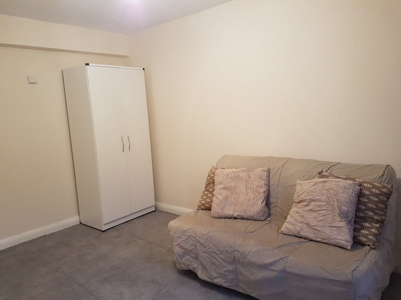 Room West Cromwell Road in Greater London