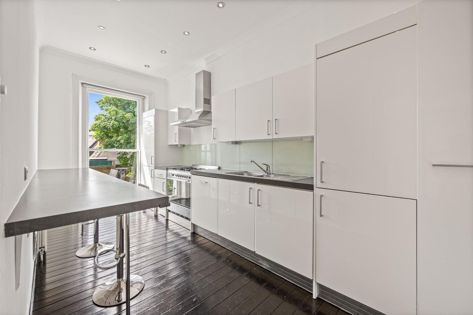 Flat Belsize Square in Greater London
