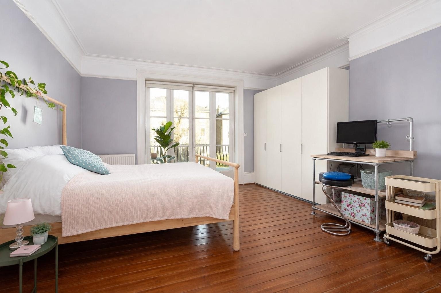 Flat Belsize Square in Greater London