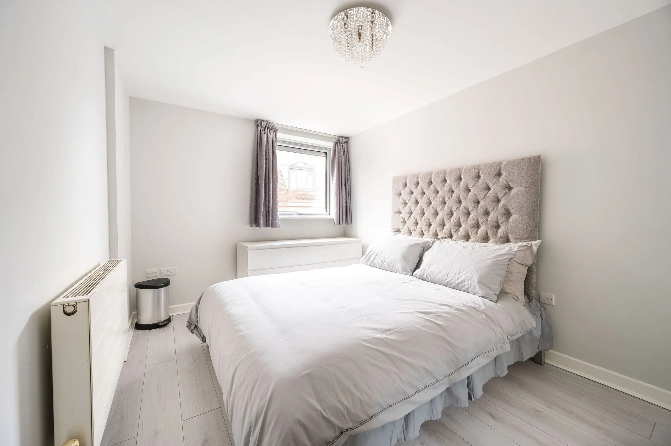 Flat Wheler Street in Greater London