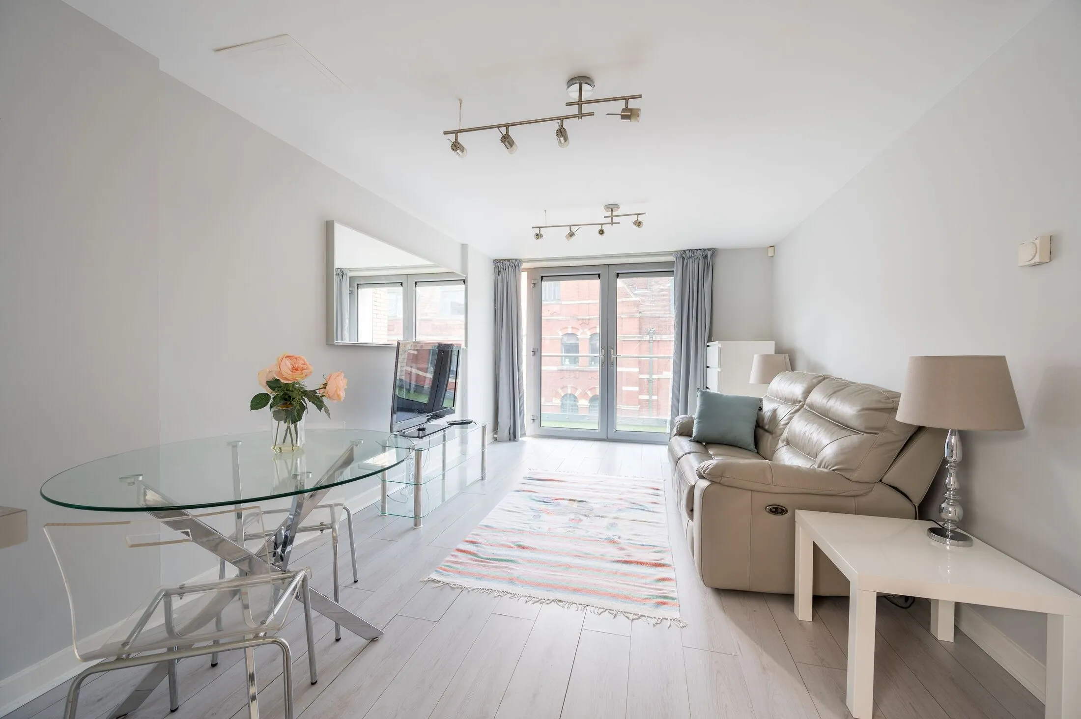 Flat Wheler Street in Greater London