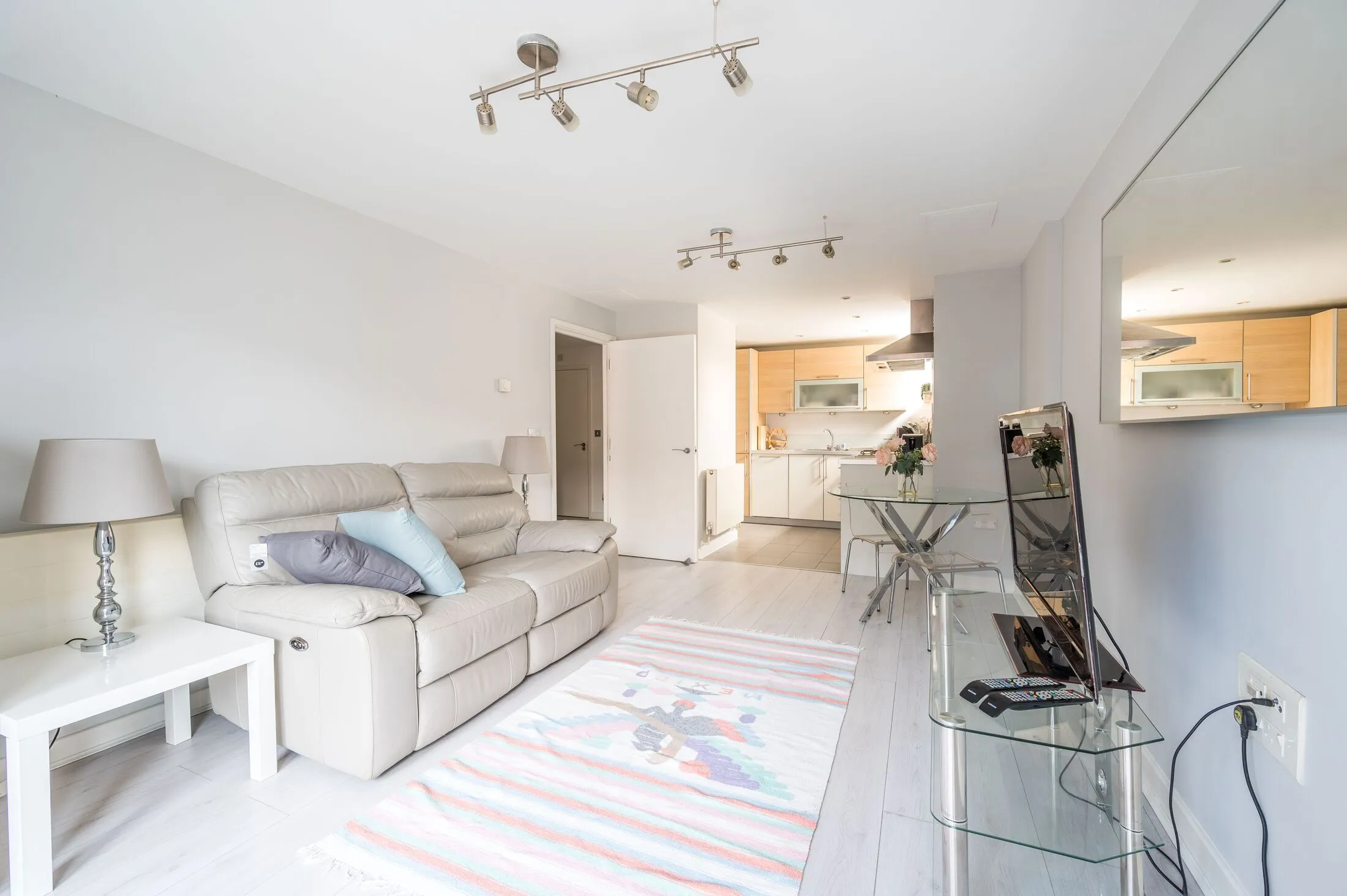 Flat Wheler Street in Greater London
