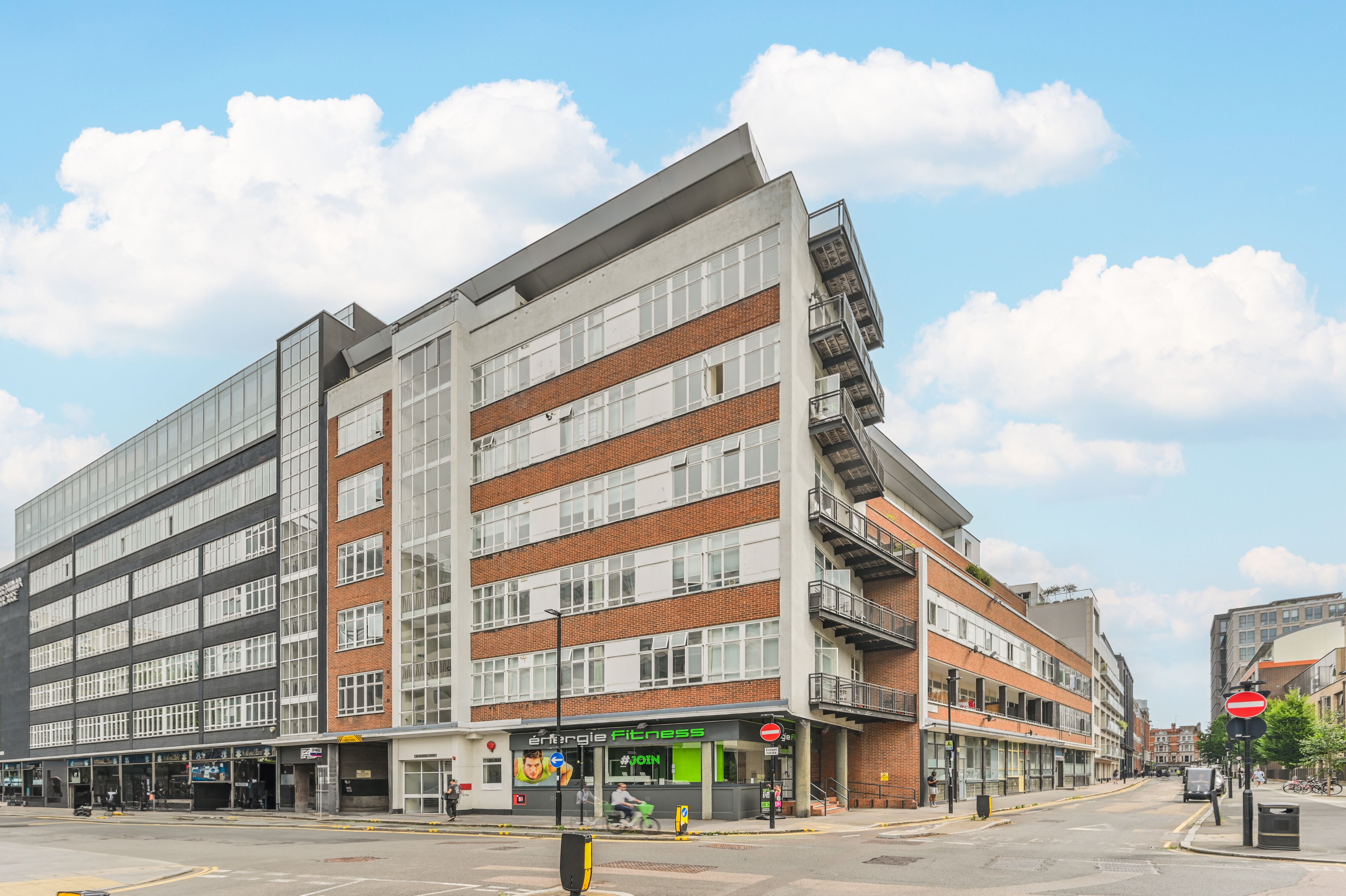 Flat Bunhill Row in Greater London