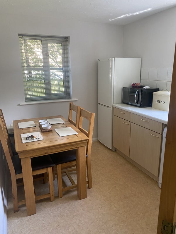 Room Gabriel Road in Crawley