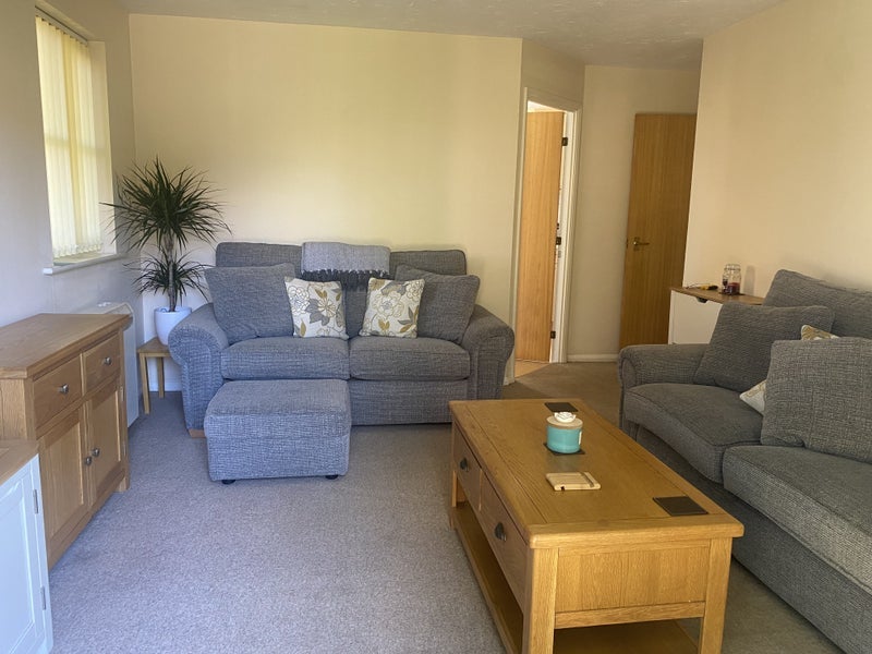 Room Gabriel Road in Crawley