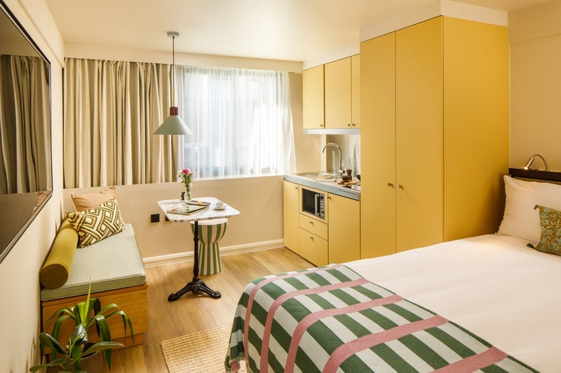Flat Crossharbour Plaza in Greater London