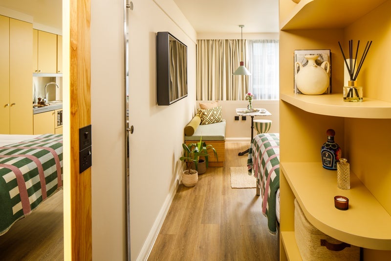 Flat Crossharbour Plaza in Greater London