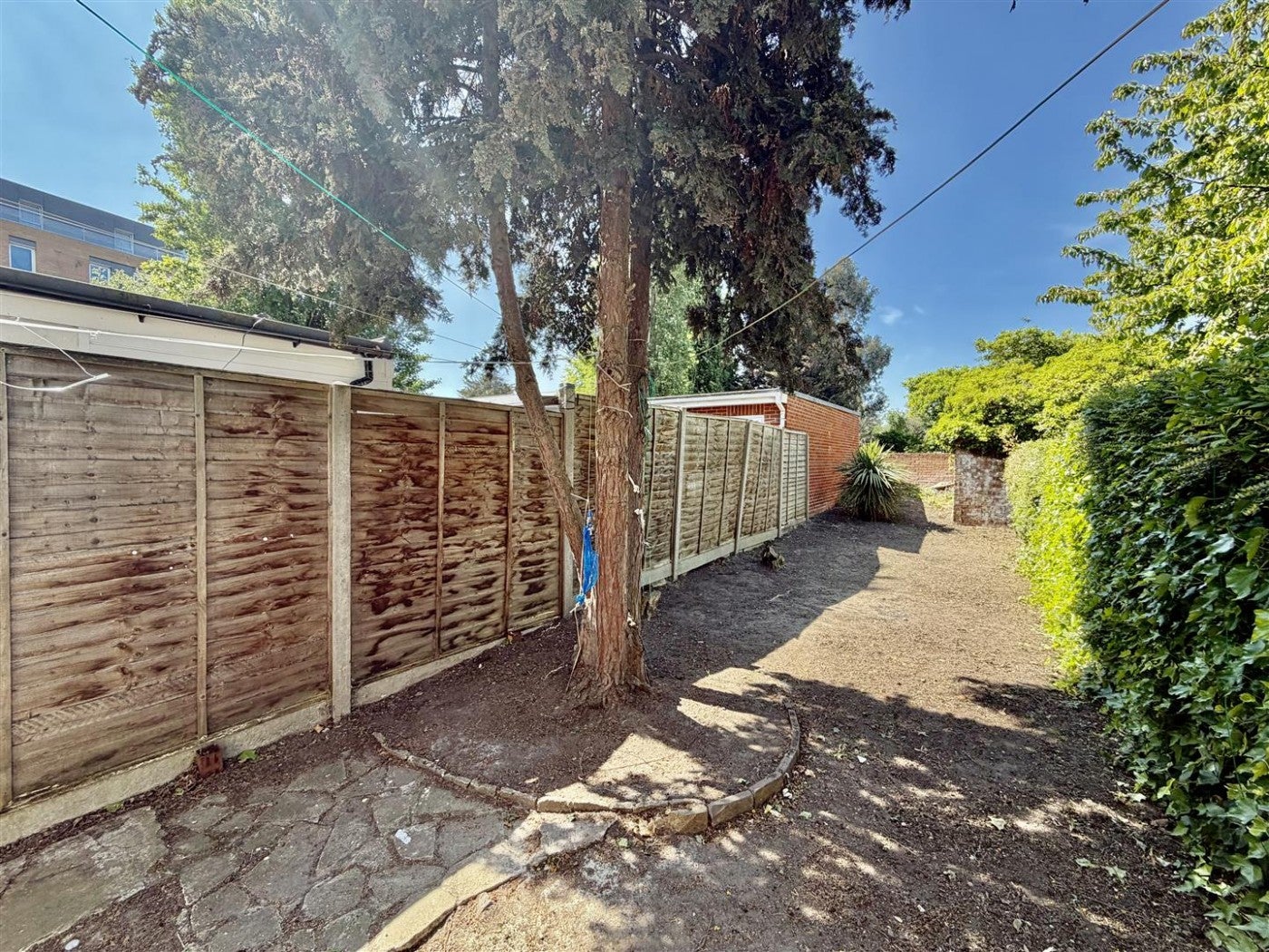 Flat Strafford Road in Greater London