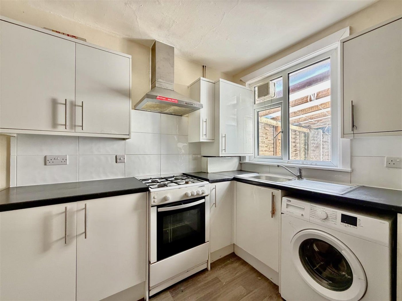 Flat Strafford Road in Greater London