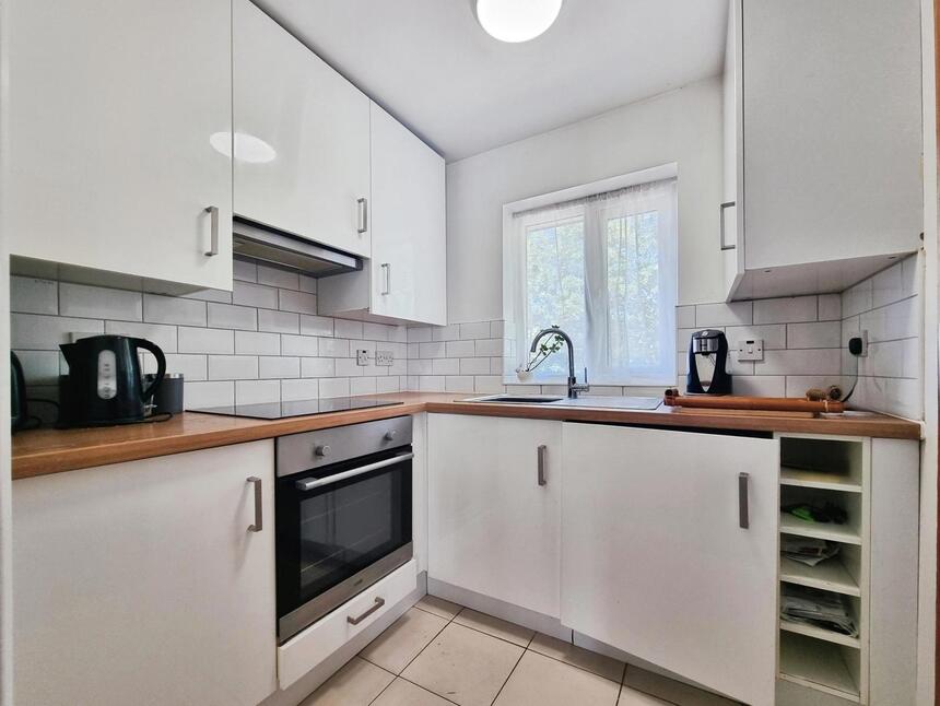 Flat Spillett Close in Borough of Swale