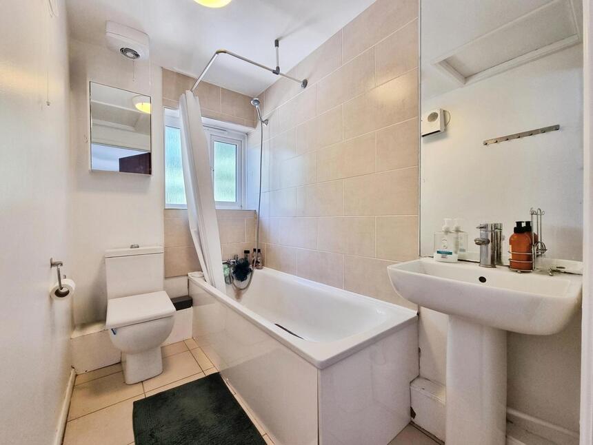 Flat Spillett Close in Borough of Swale