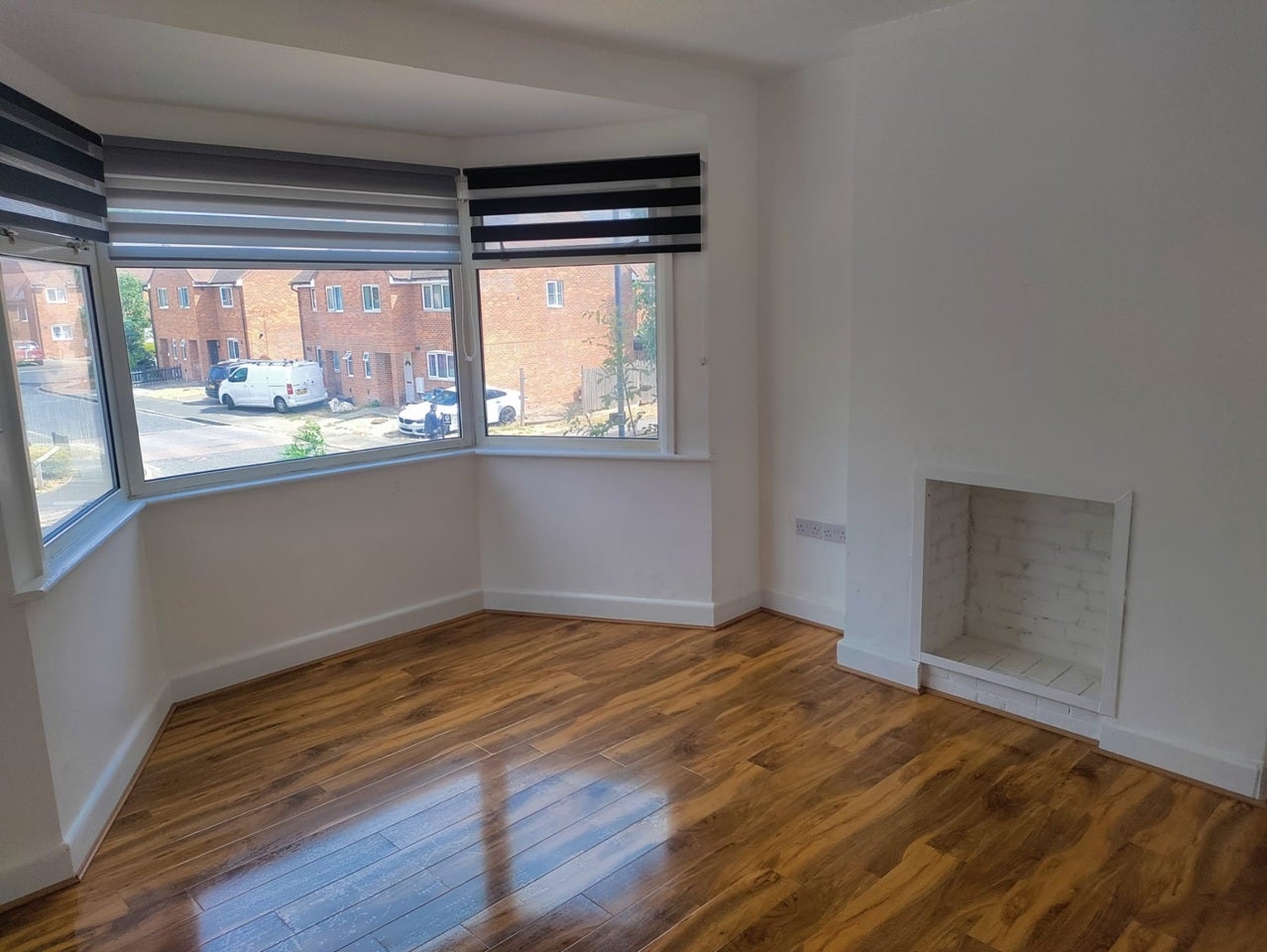 Flat Christchurch Avenue in Greater London