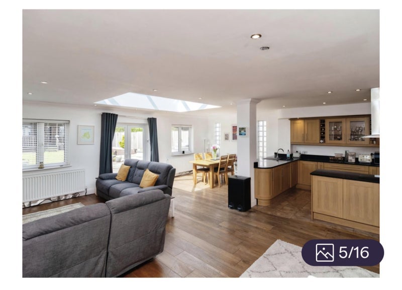 Room Royston Avenue in Basildon