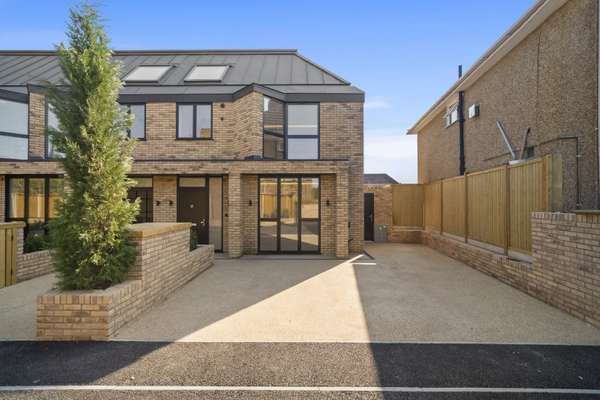House Haynt Walk in Greater London
