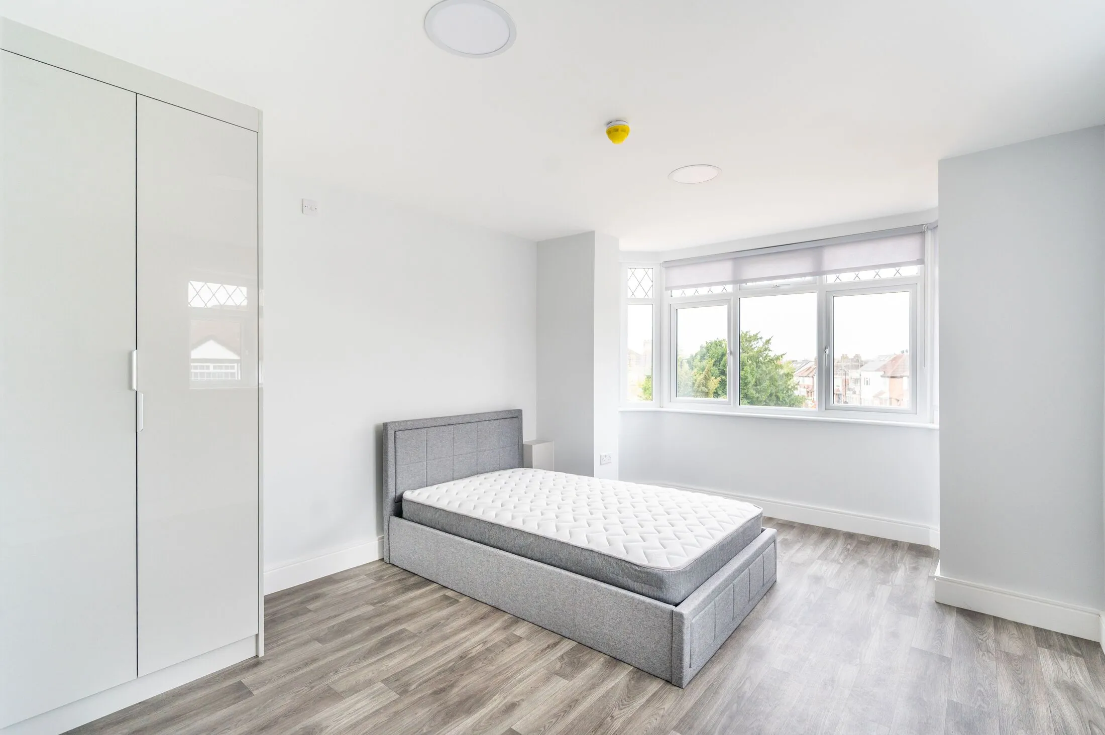 Room Downing Drive in Greater London