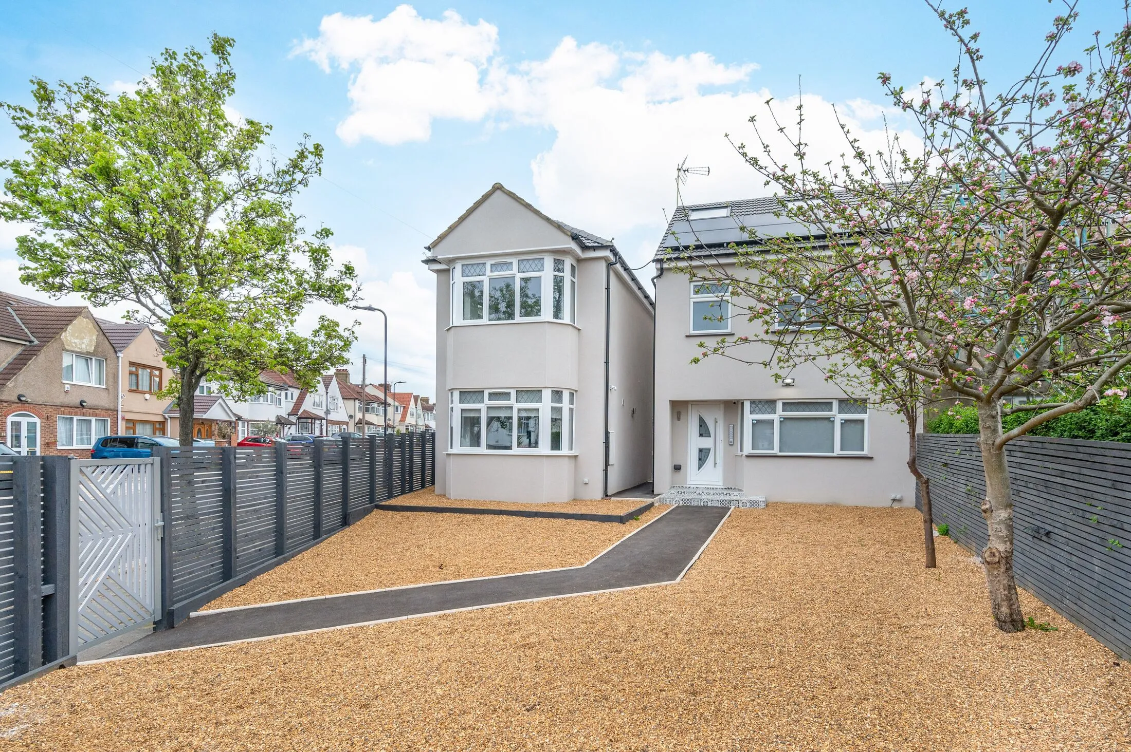 Room Downing Drive in Greater London