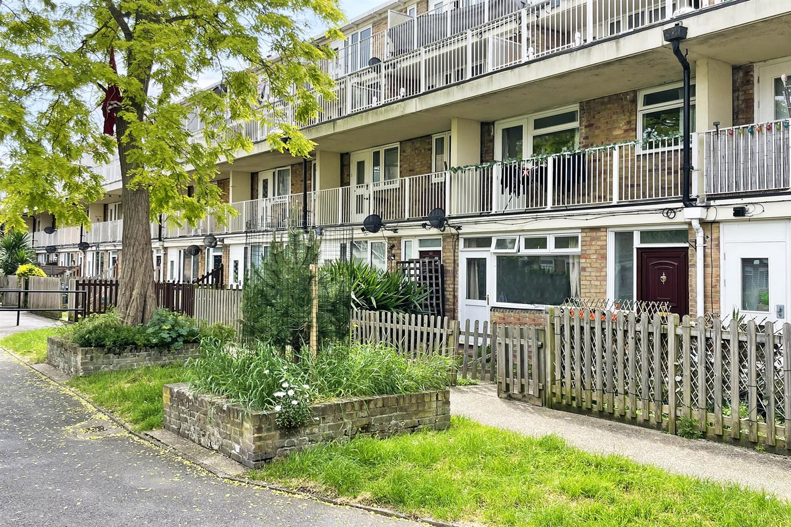 Flat Yalding Road in Greater London