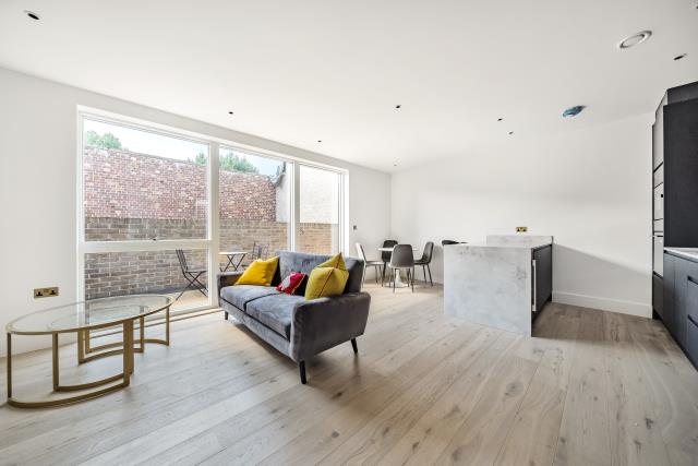 Flat Harrow Road in City of Westminster