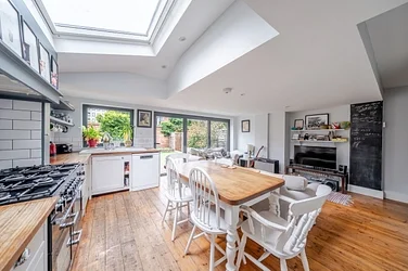 Flat Brandreth Road in Greater London