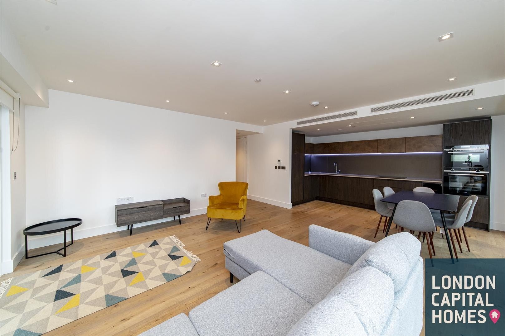 Flat Exchange Gardens in Greater London