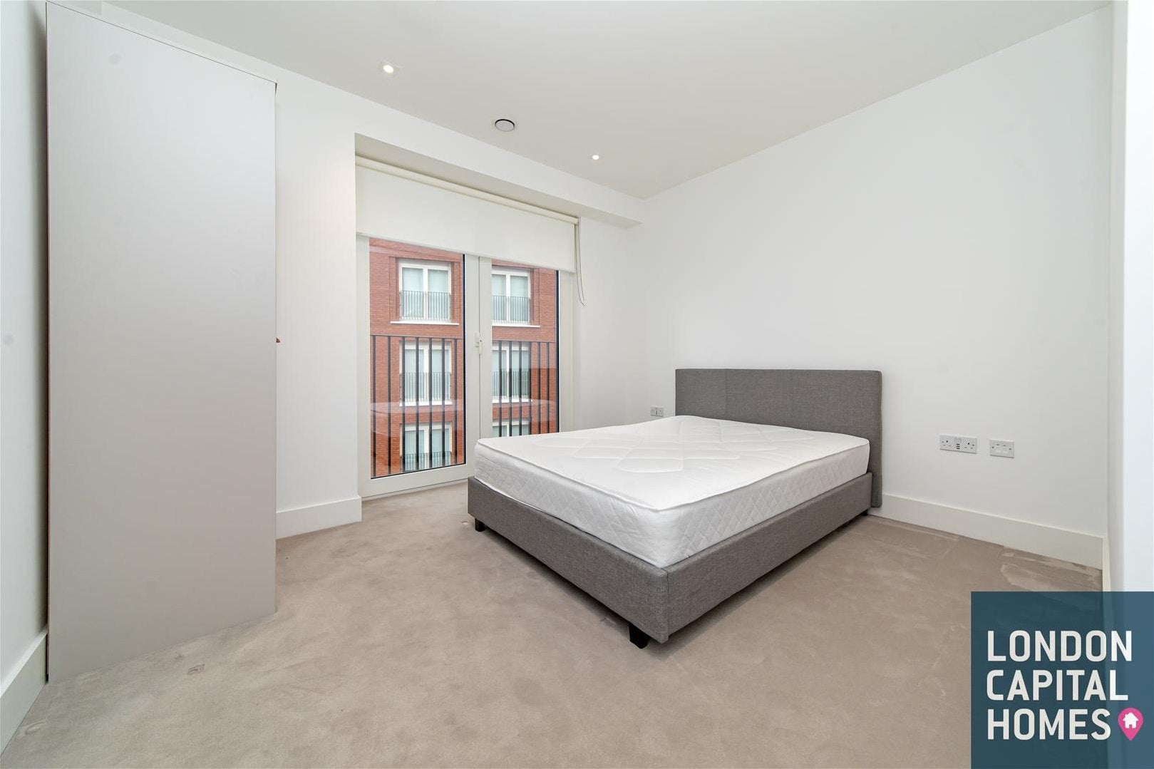 Flat Exchange Gardens in Greater London