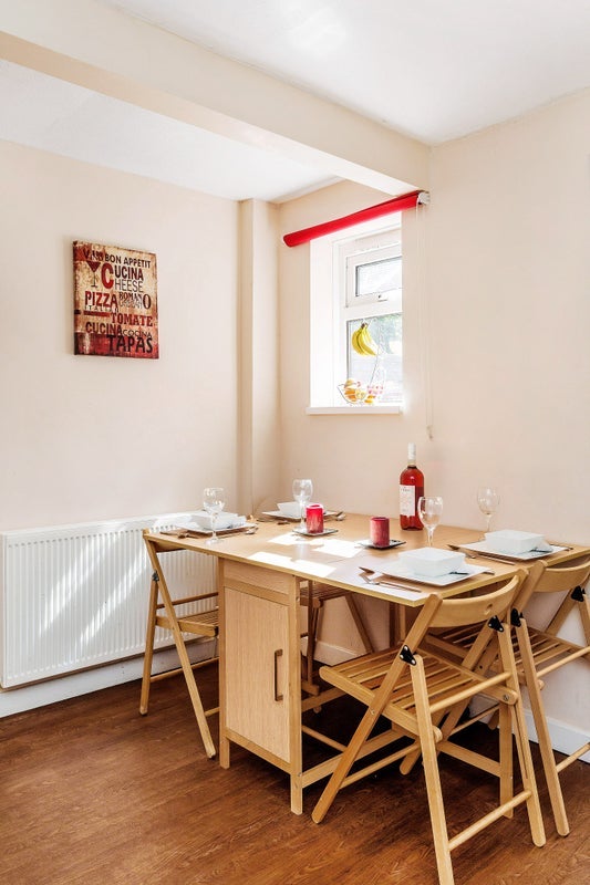 Room Barley Close in Crawley