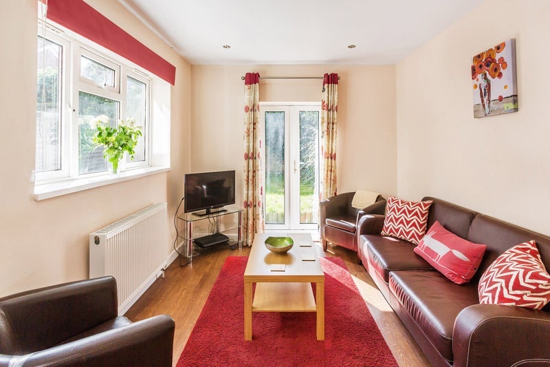 Room Barley Close in Crawley